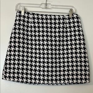 Forever 21 Black and White Houndstooth Mini Skirt